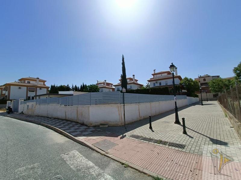 For sale of land in Cájar