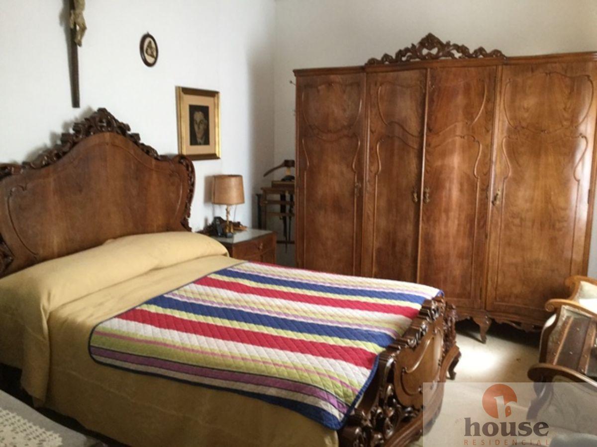 For sale of flat in Córdoba