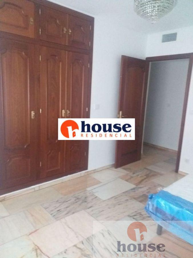 For sale of flat in Córdoba