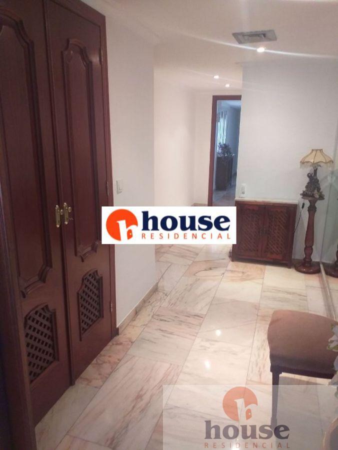 For sale of flat in Córdoba