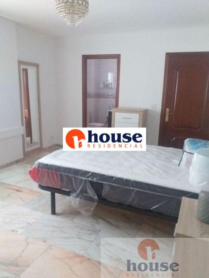 For sale of flat in Córdoba