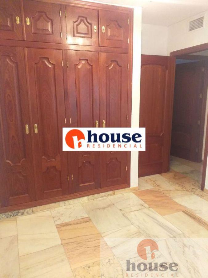 For sale of flat in Córdoba
