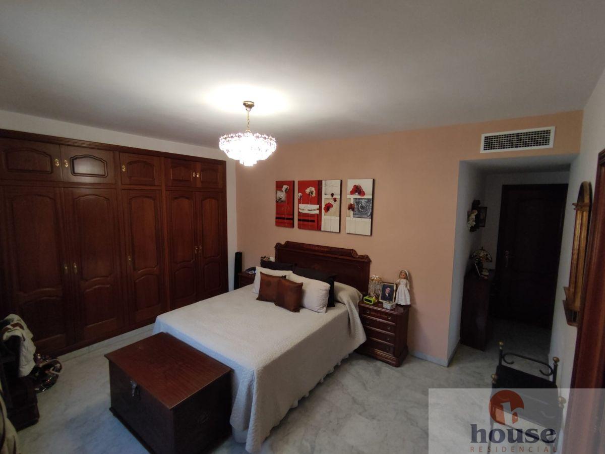 For sale of flat in Córdoba