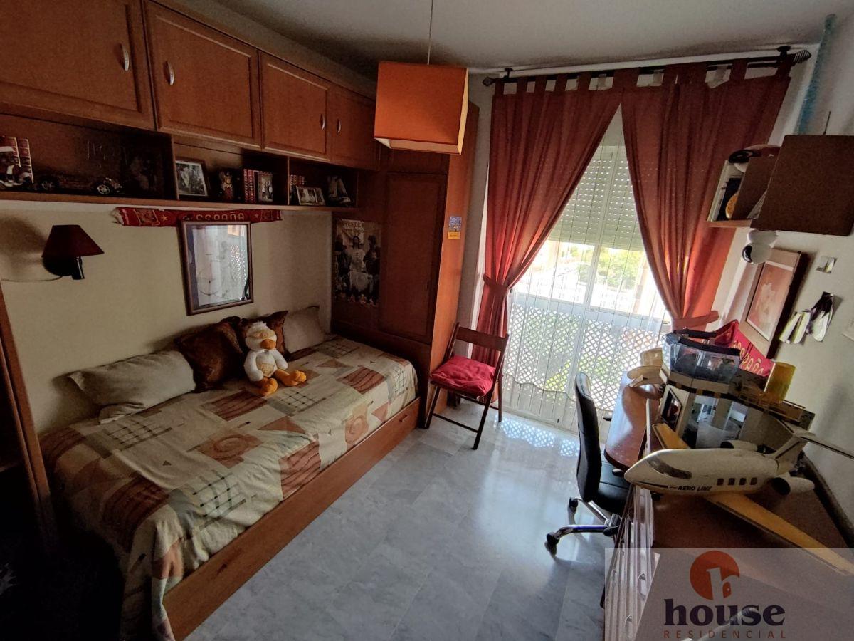 For sale of flat in Córdoba