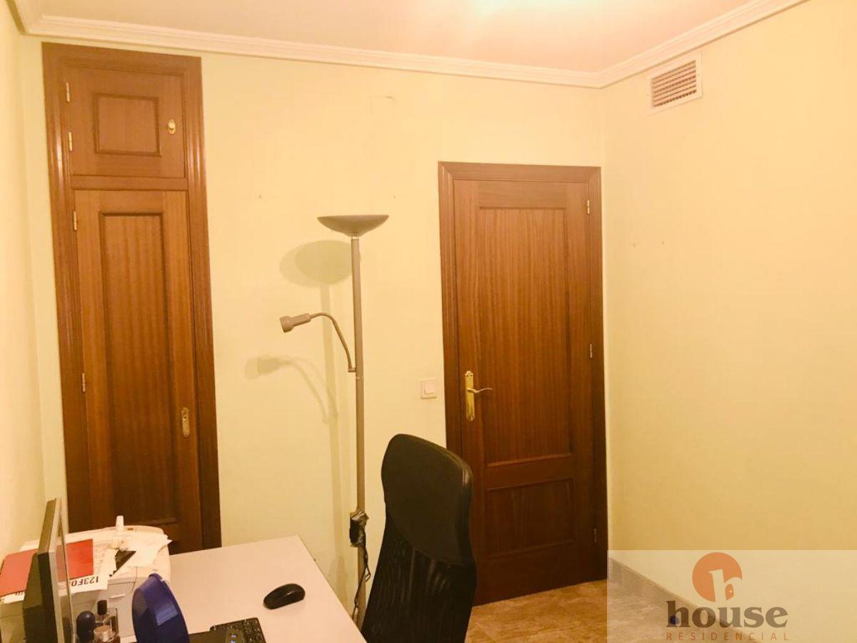 For sale of flat in Córdoba