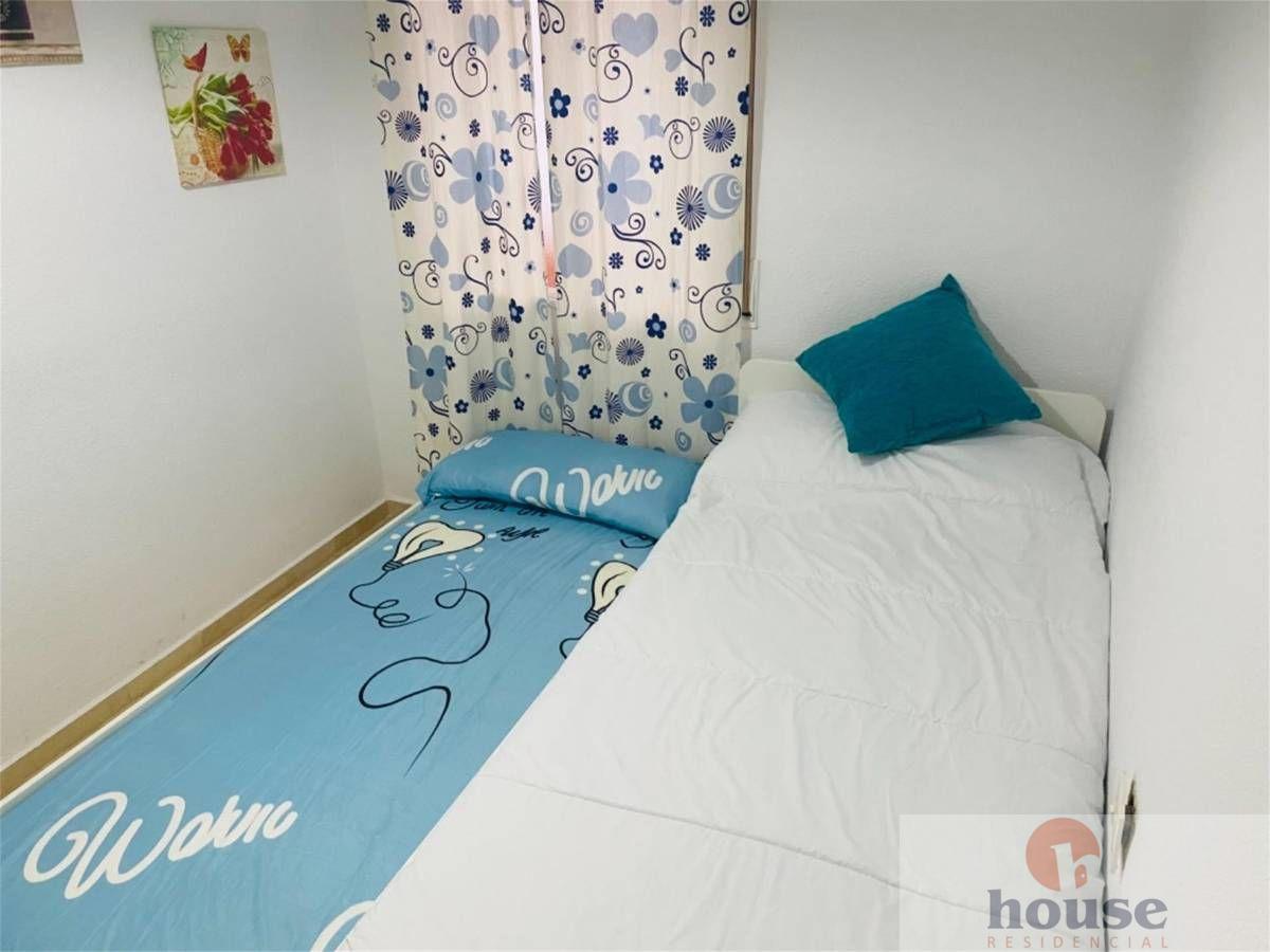 For sale of flat in Córdoba