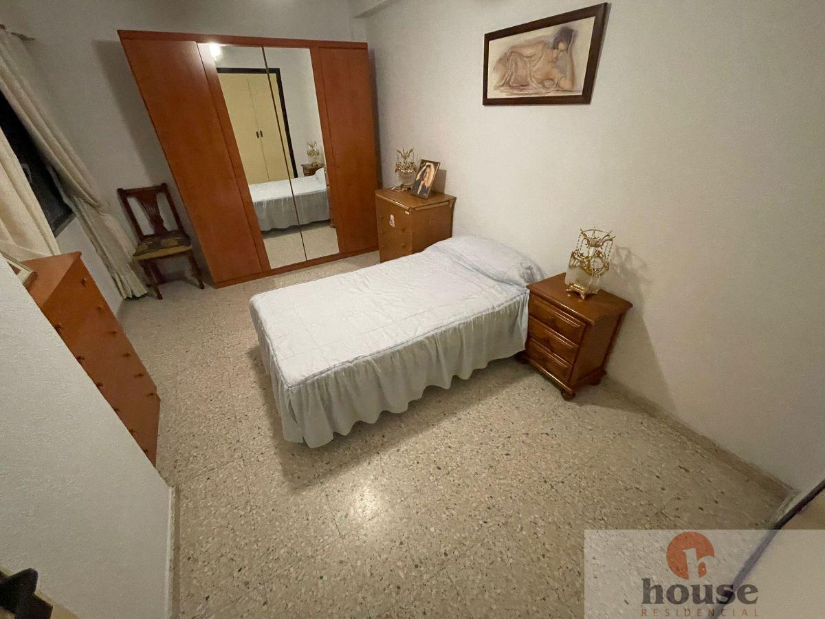 For sale of flat in Córdoba