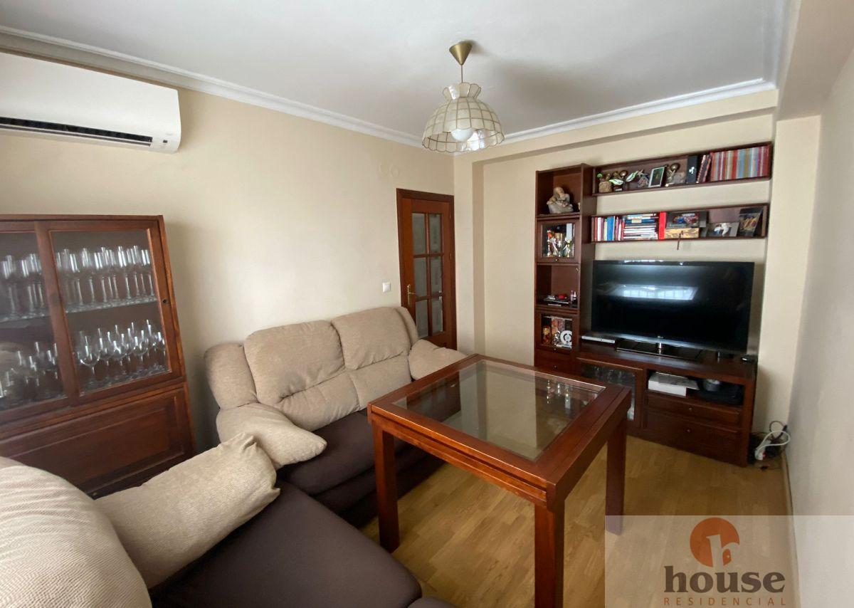 For sale of flat in Córdoba