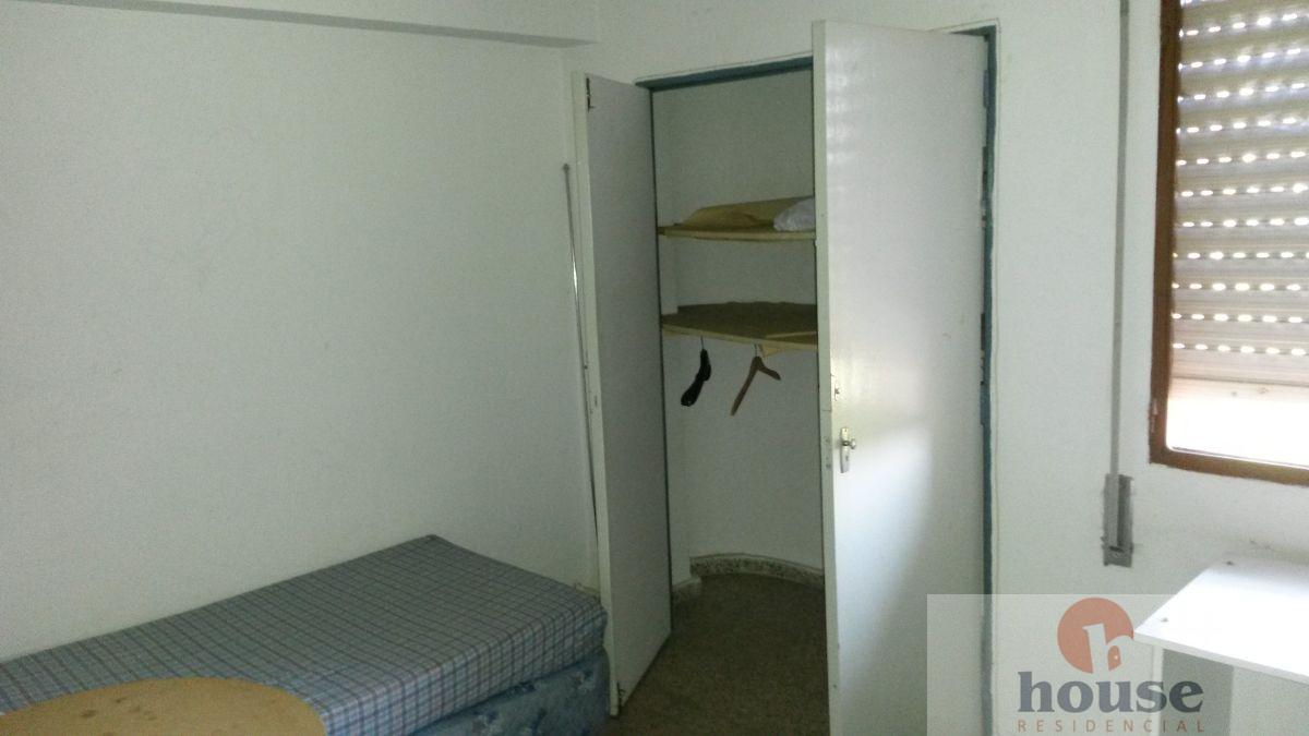 For sale of flat in Córdoba