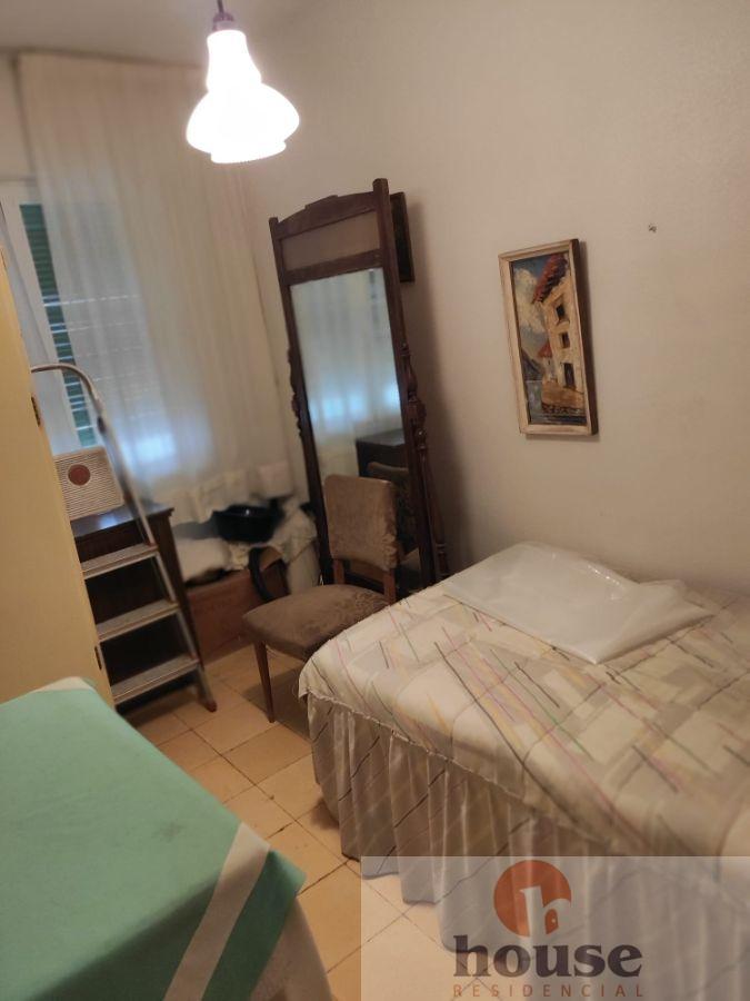 For sale of flat in Córdoba