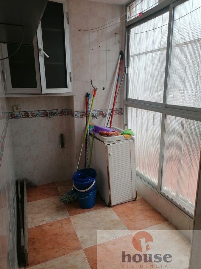 For sale of flat in Córdoba