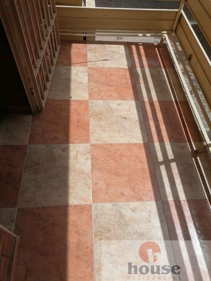 For sale of flat in Córdoba