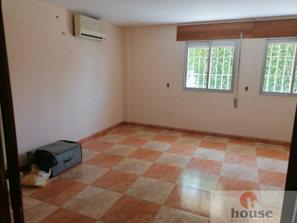 For sale of flat in Córdoba