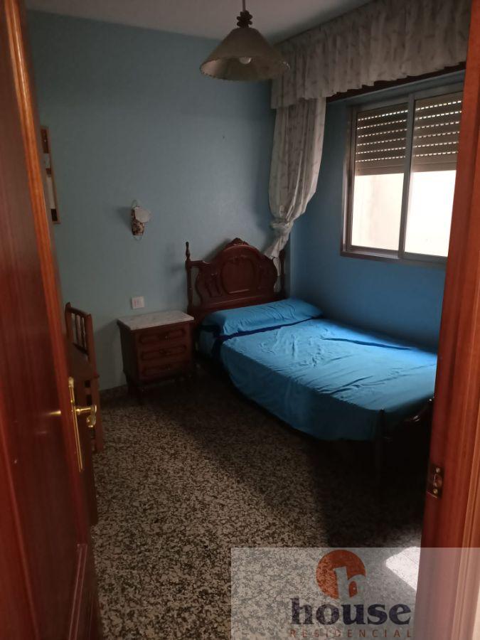 For sale of flat in Córdoba