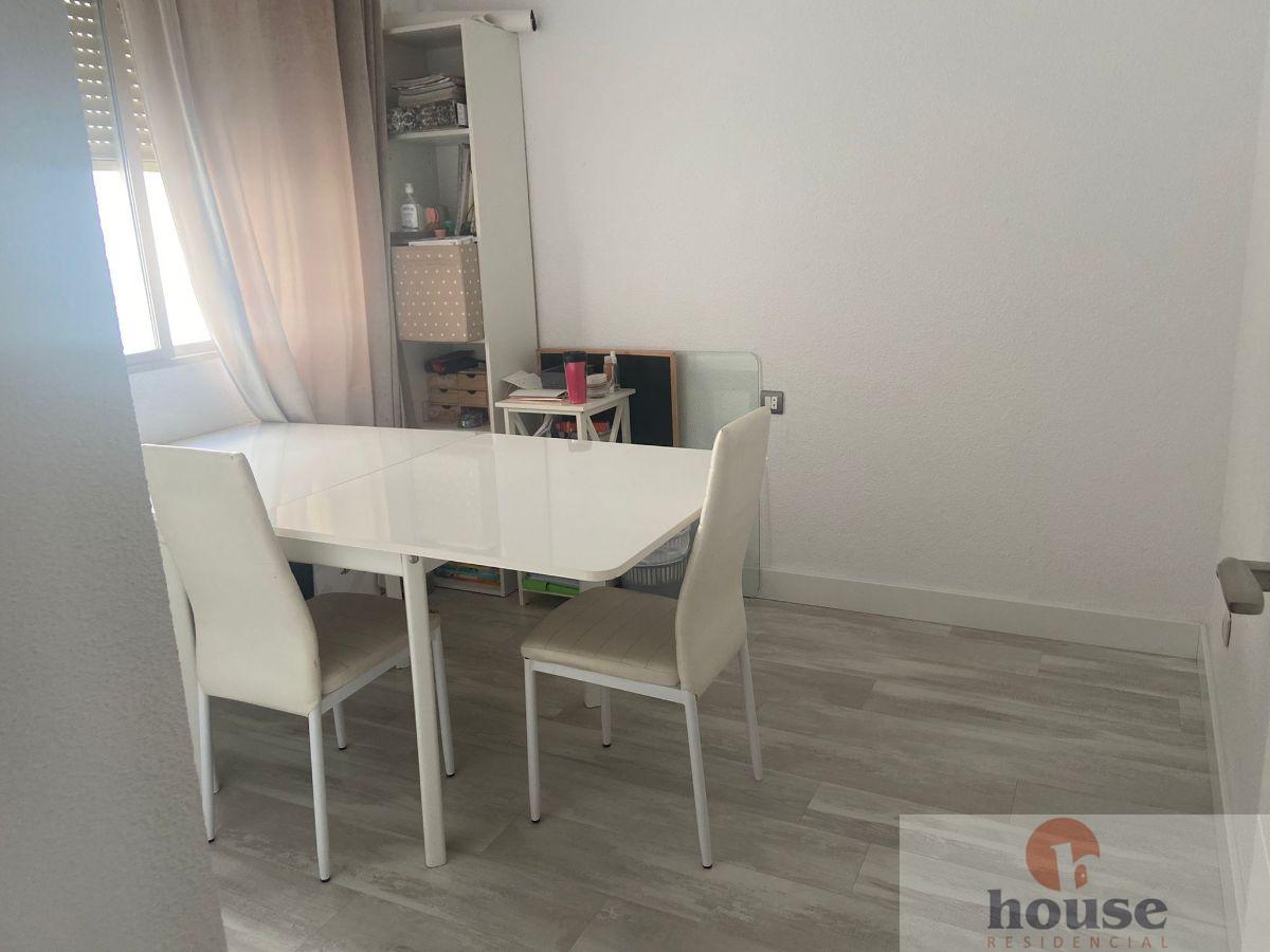 For sale of flat in Córdoba