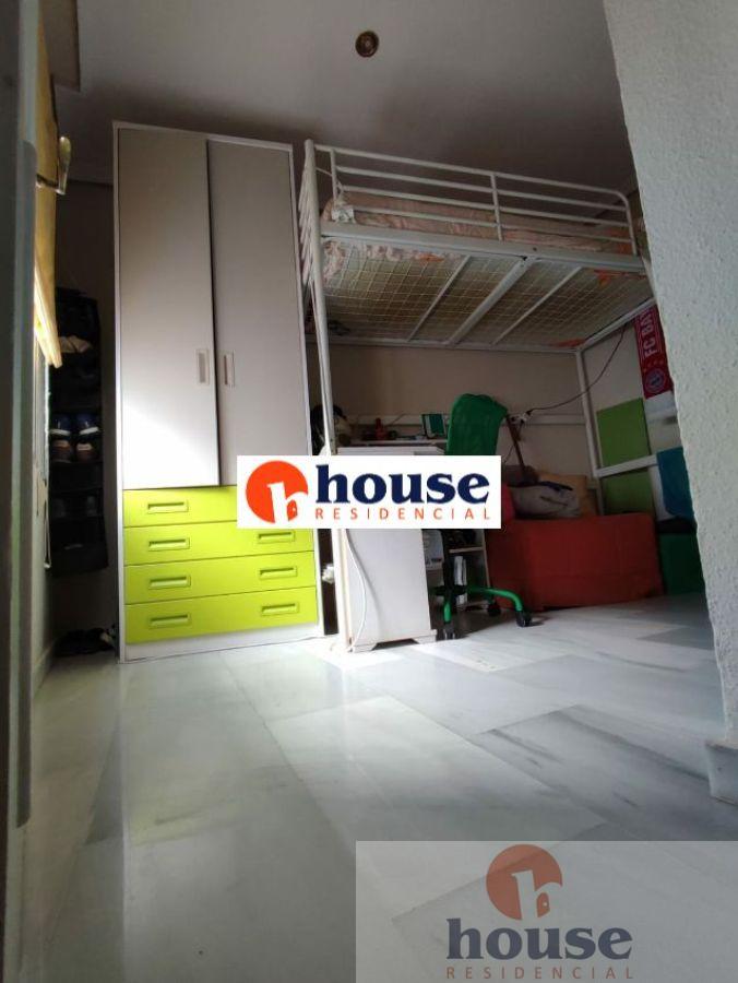 For sale of flat in Córdoba