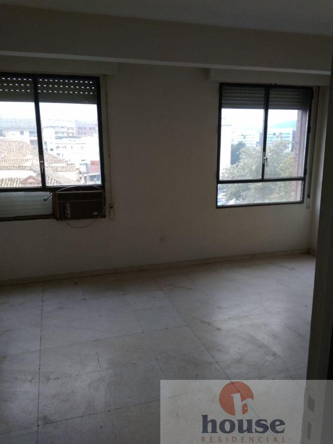 For sale of flat in Córdoba