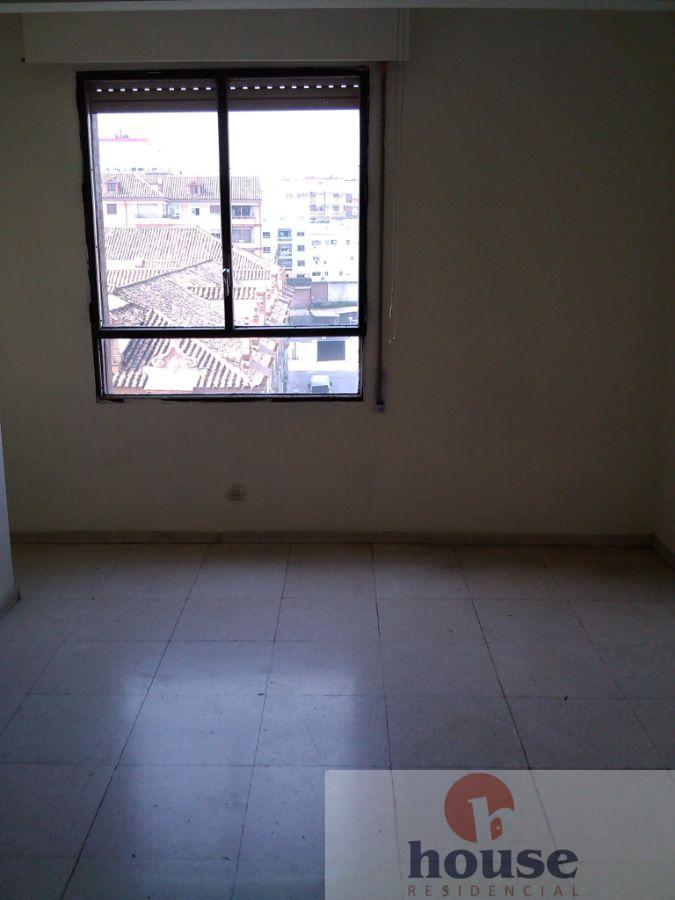 For sale of flat in Córdoba