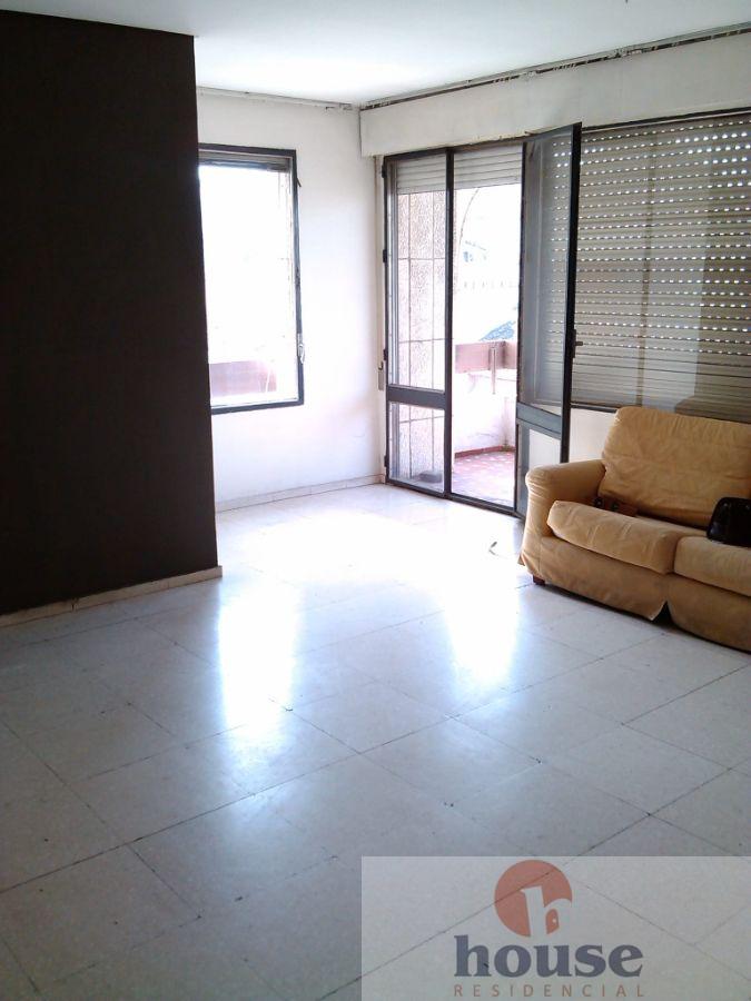 For sale of flat in Córdoba