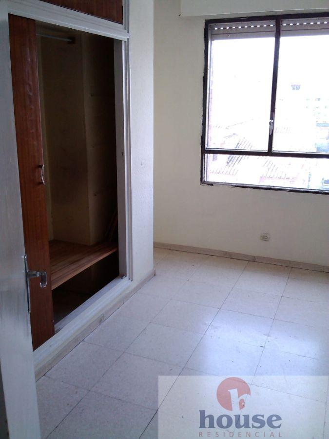 For sale of flat in Córdoba