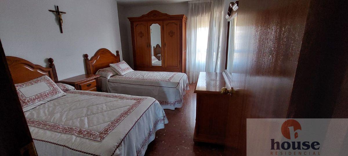For sale of flat in Córdoba