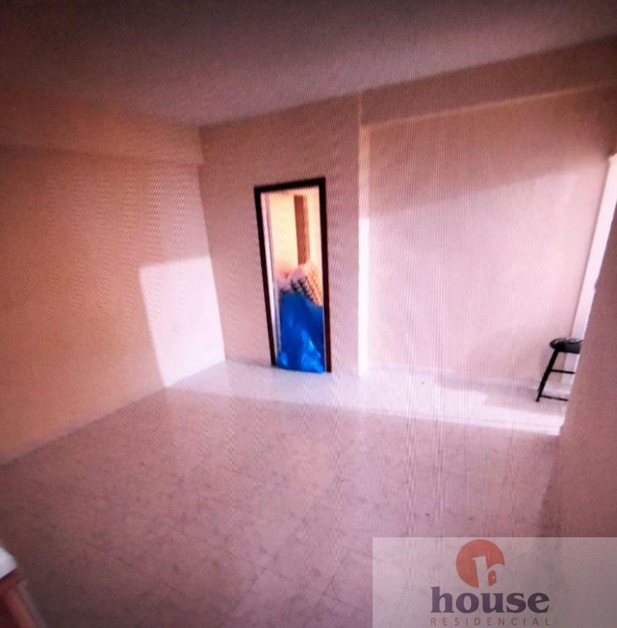 For sale of flat in Córdoba
