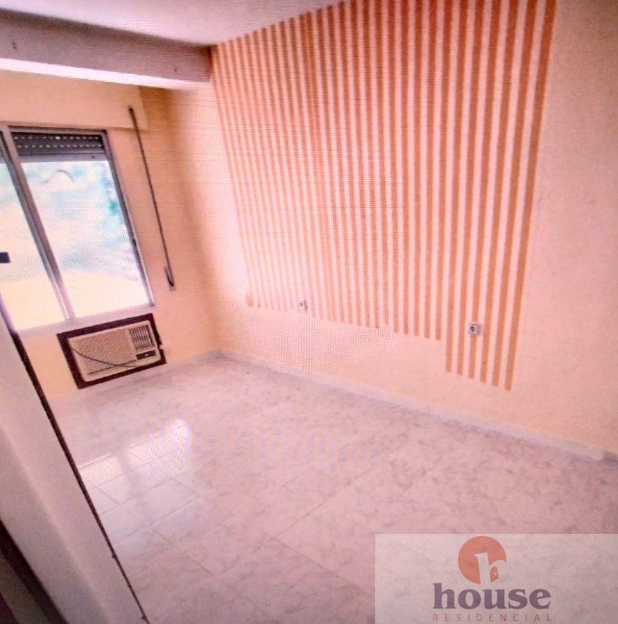 For sale of flat in Córdoba