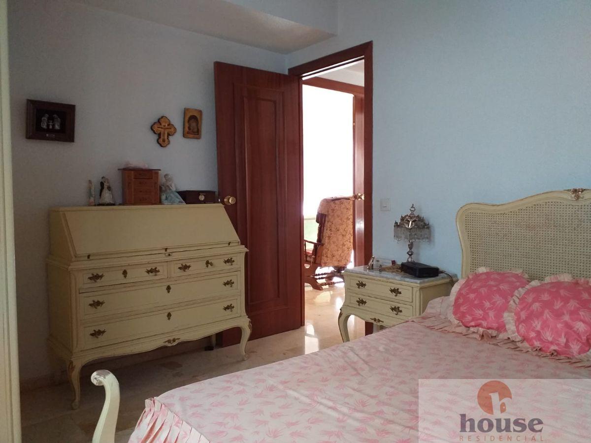 For sale of flat in Córdoba