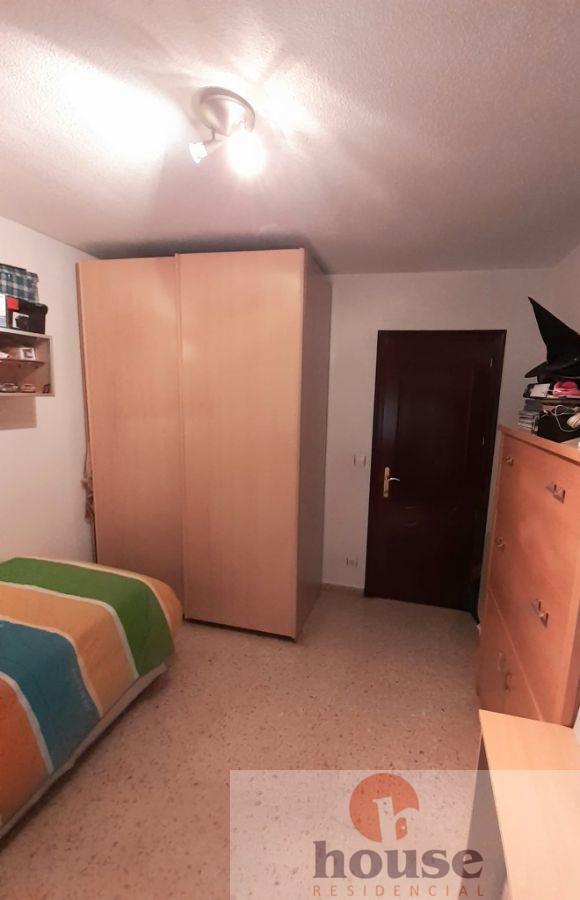 For sale of flat in Córdoba