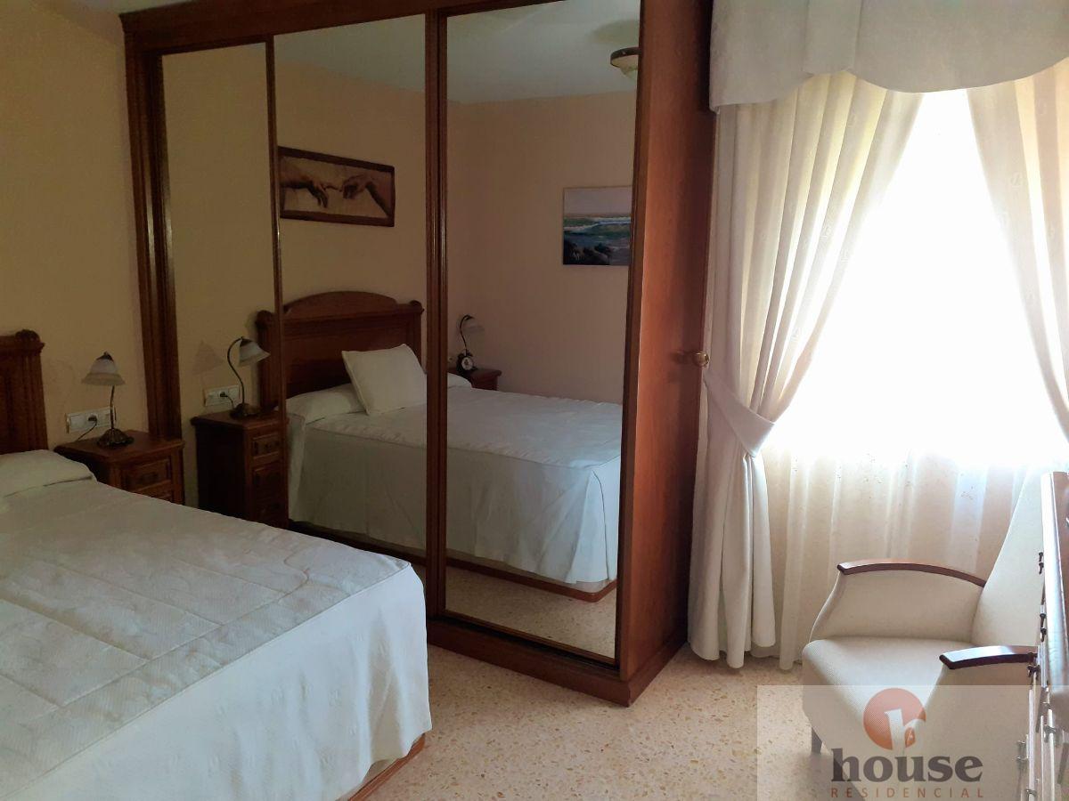 For sale of flat in Córdoba