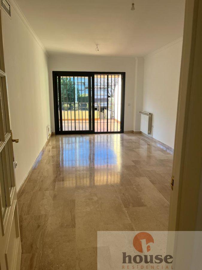 For sale of flat in Córdoba