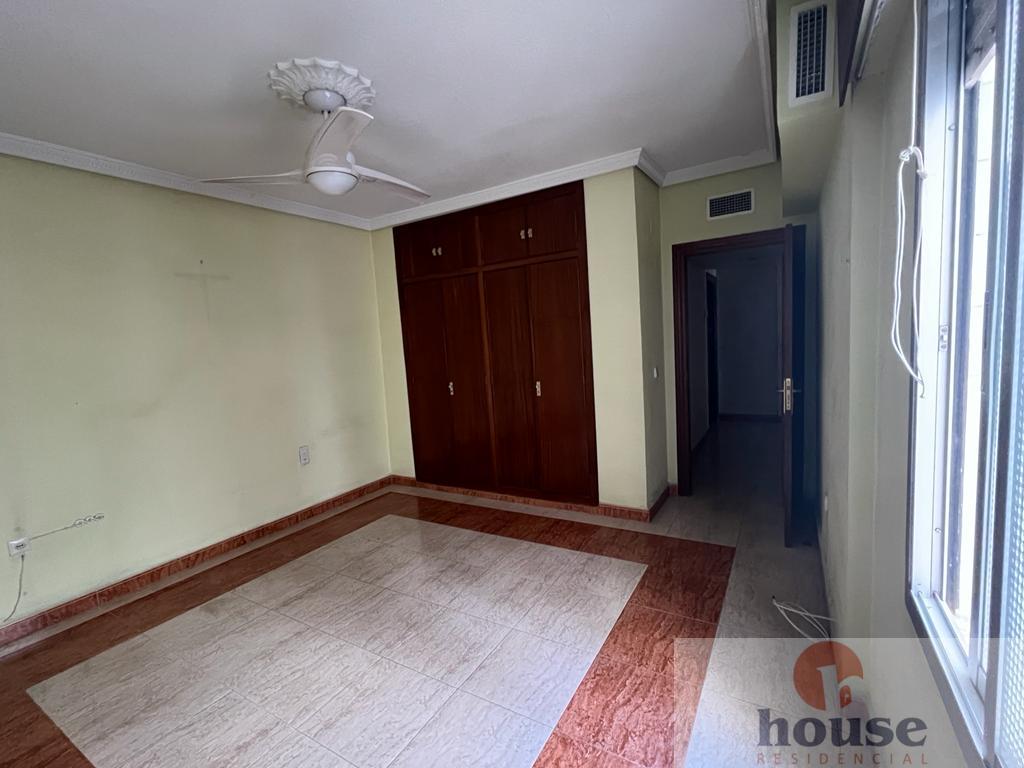 For sale of flat in Córdoba
