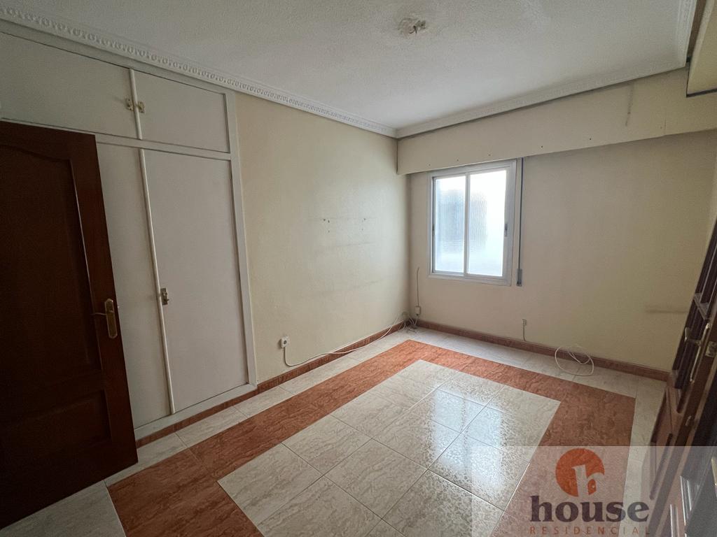 For sale of flat in Córdoba