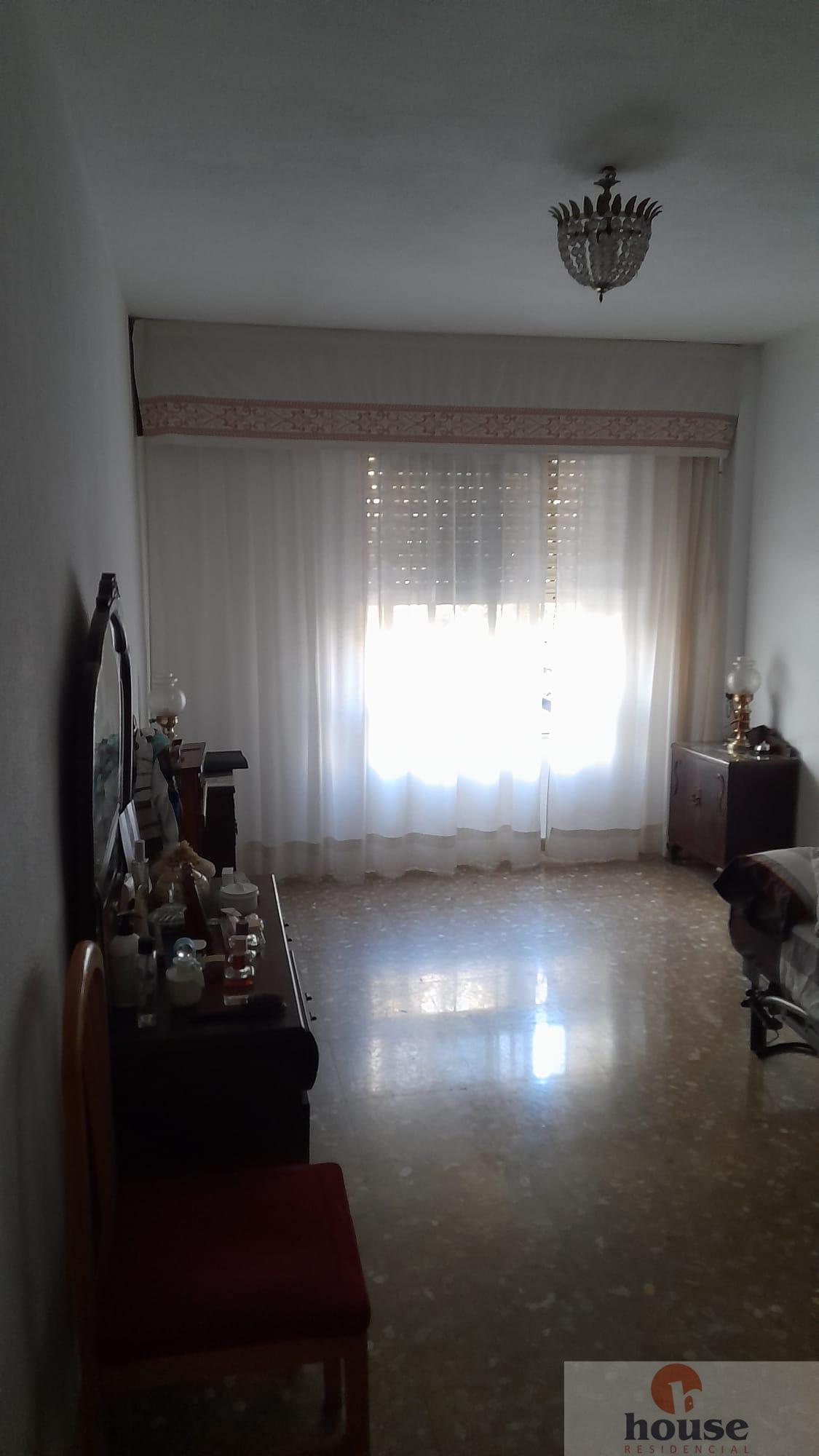 For sale of flat in Córdoba