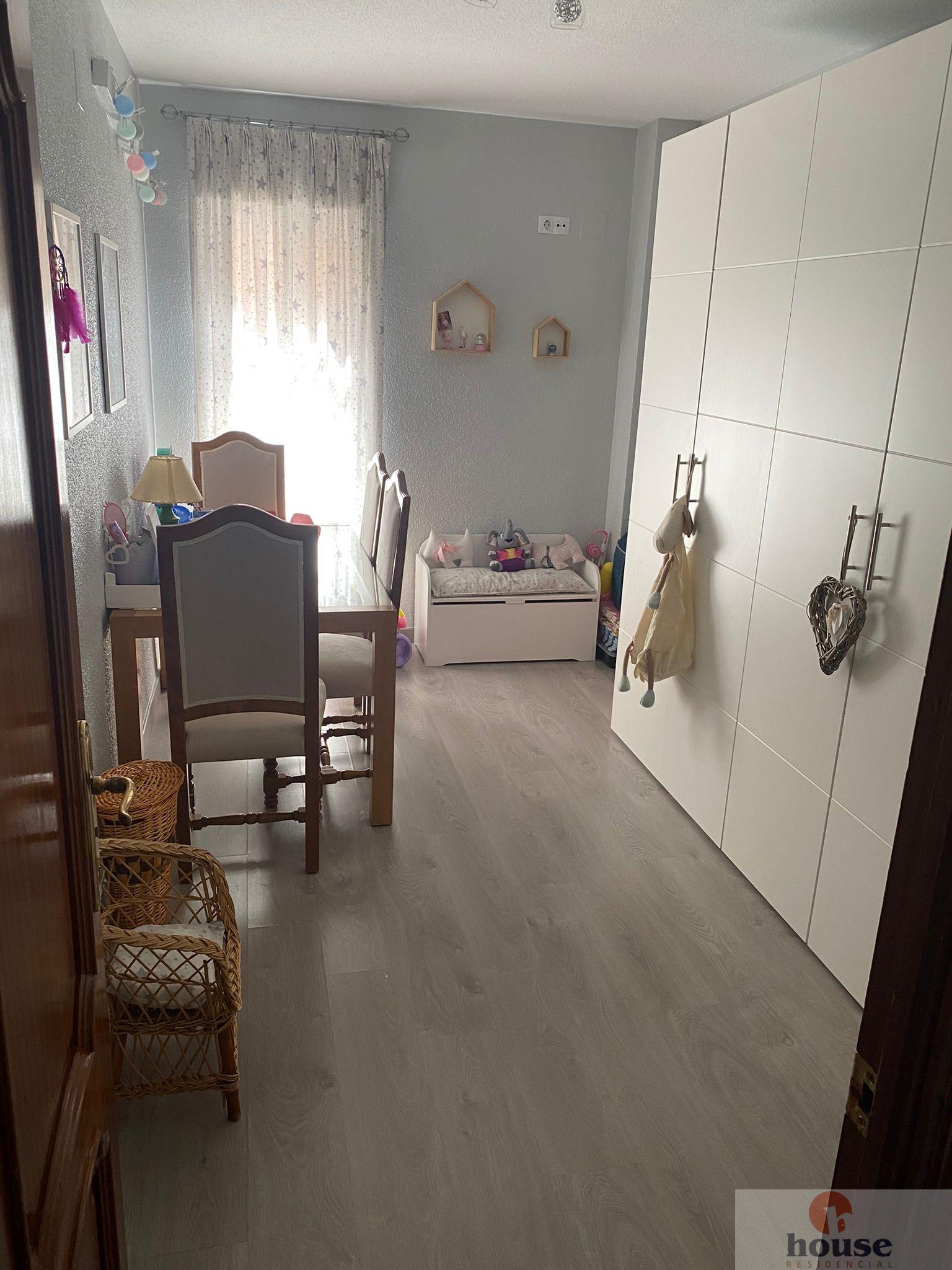 For sale of flat in Córdoba