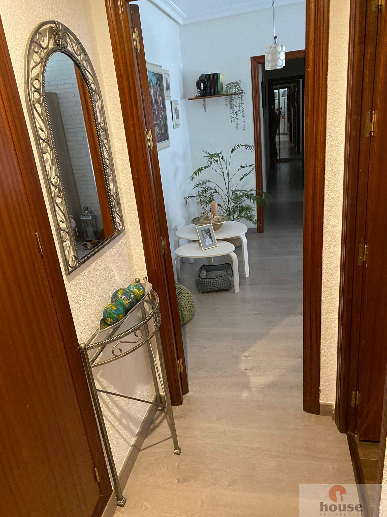 For sale of flat in Córdoba