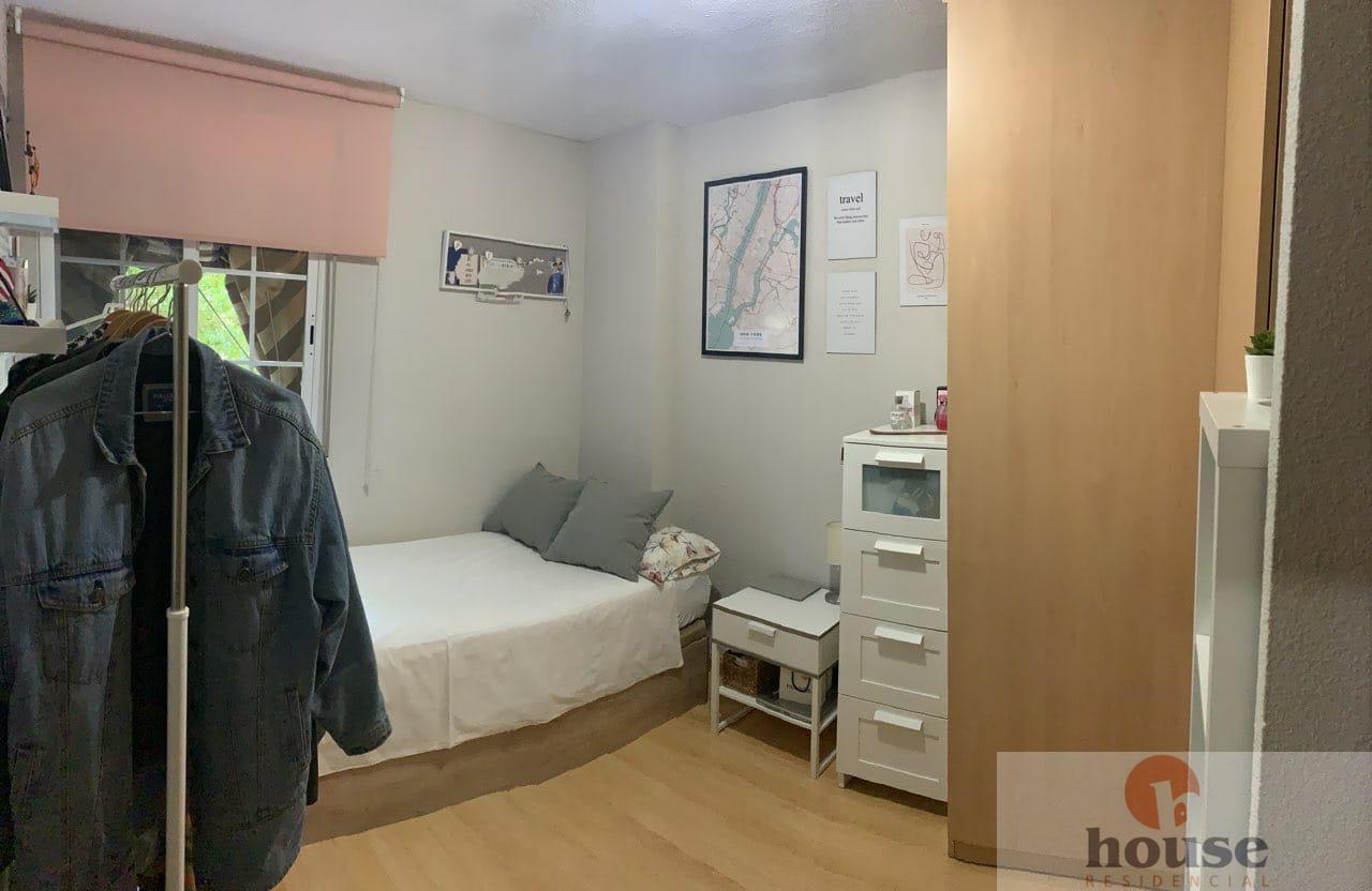 For sale of flat in Córdoba