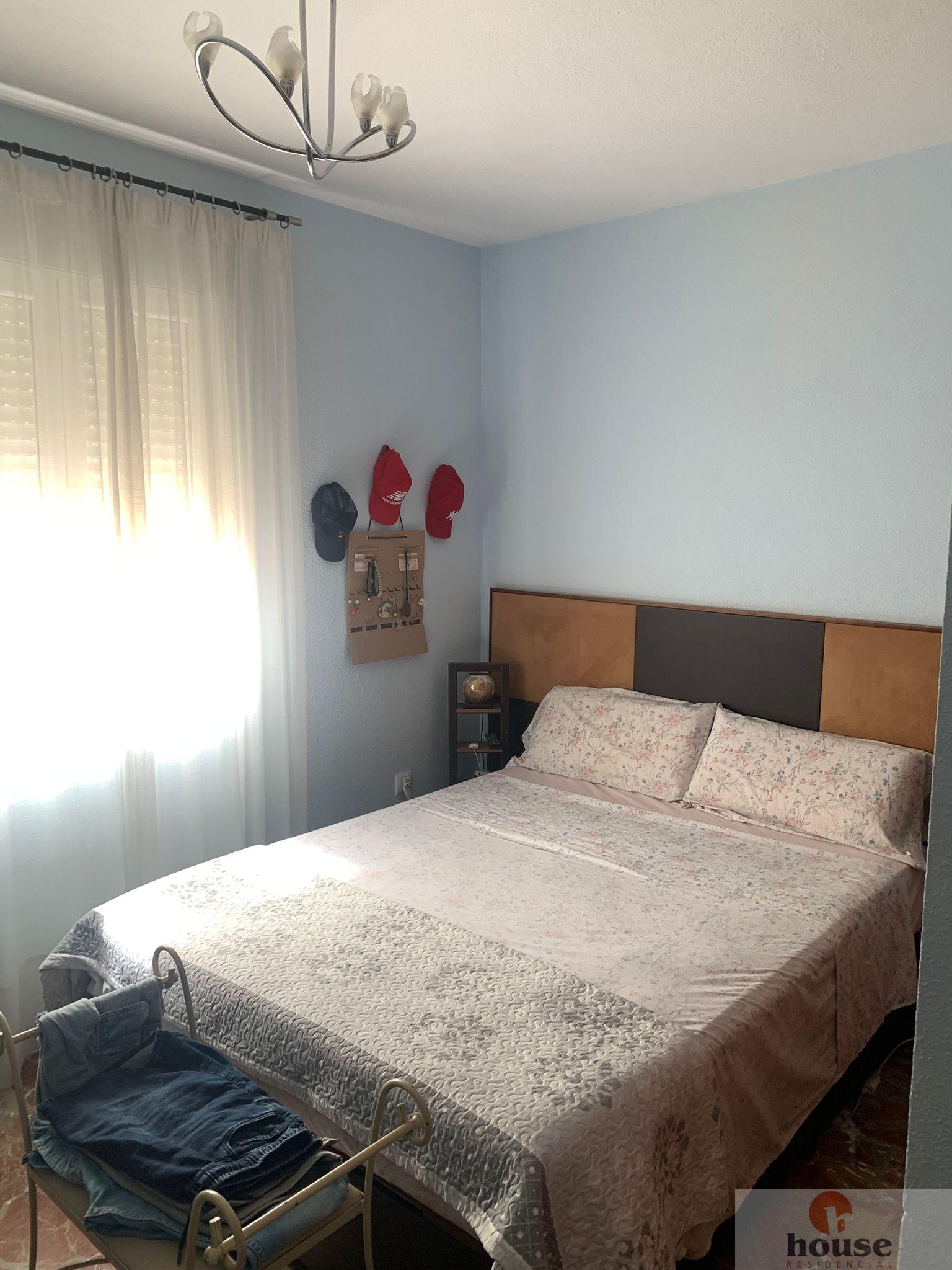 For sale of flat in Córdoba