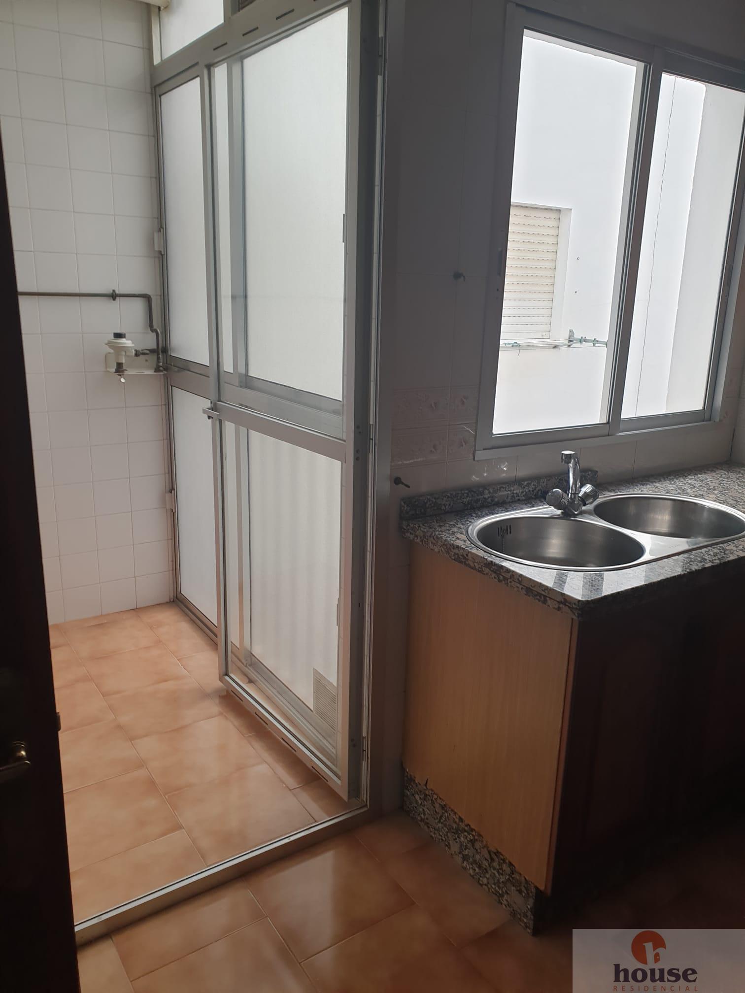 For sale of flat in Córdoba