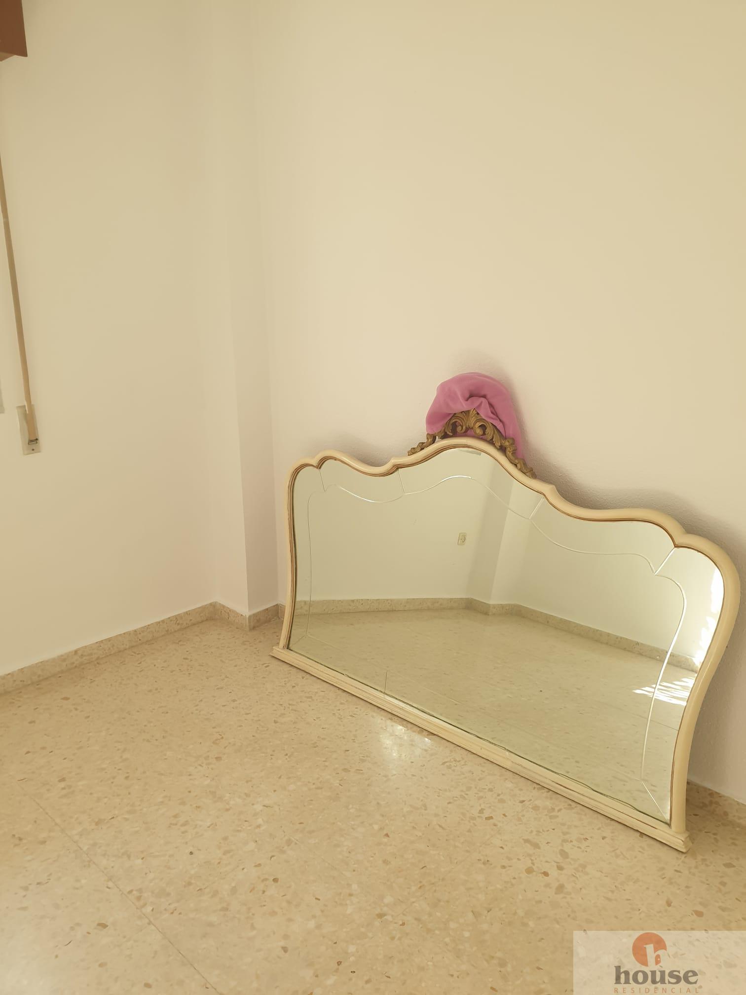 For sale of flat in Córdoba