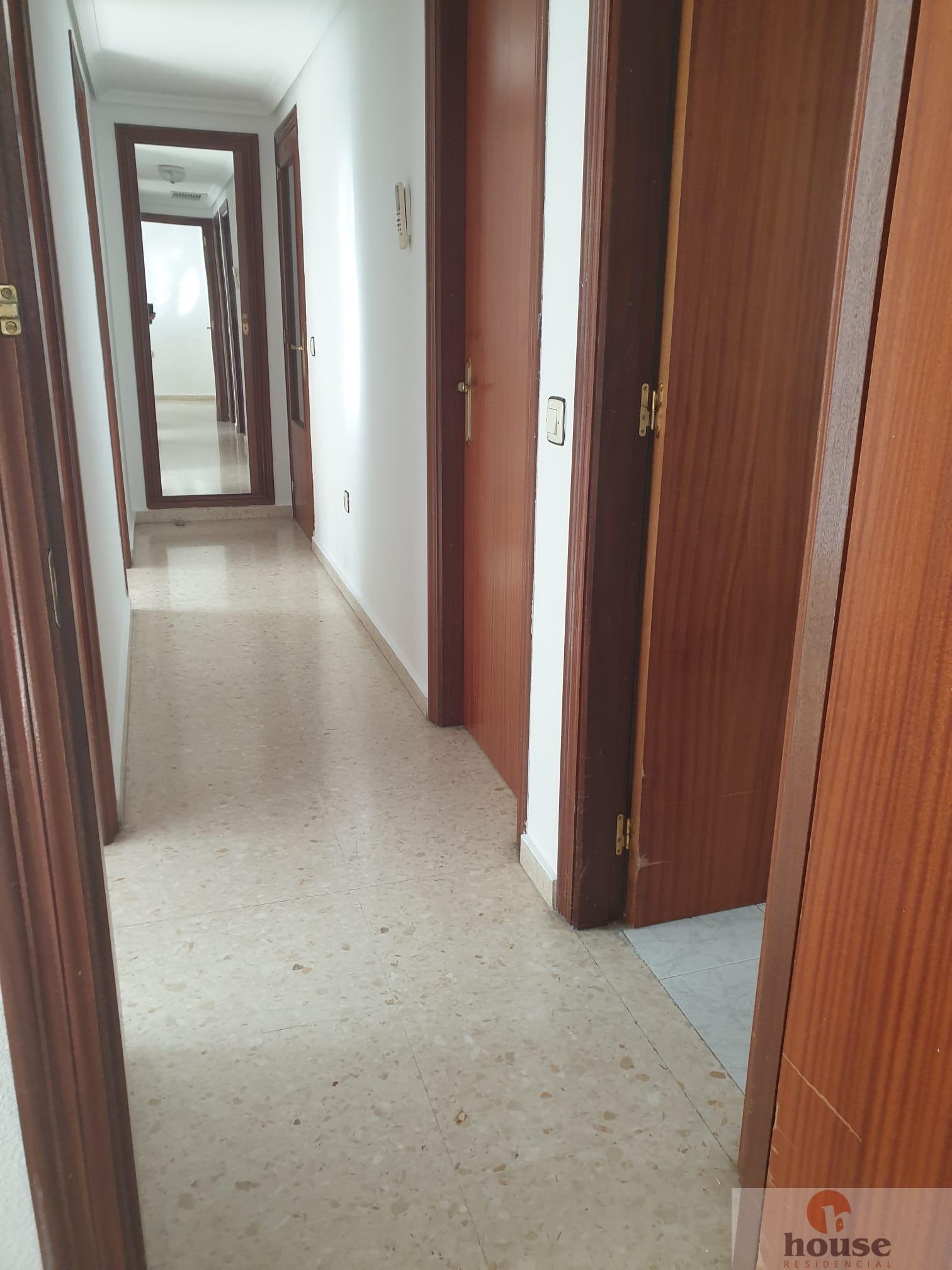 For sale of flat in Córdoba