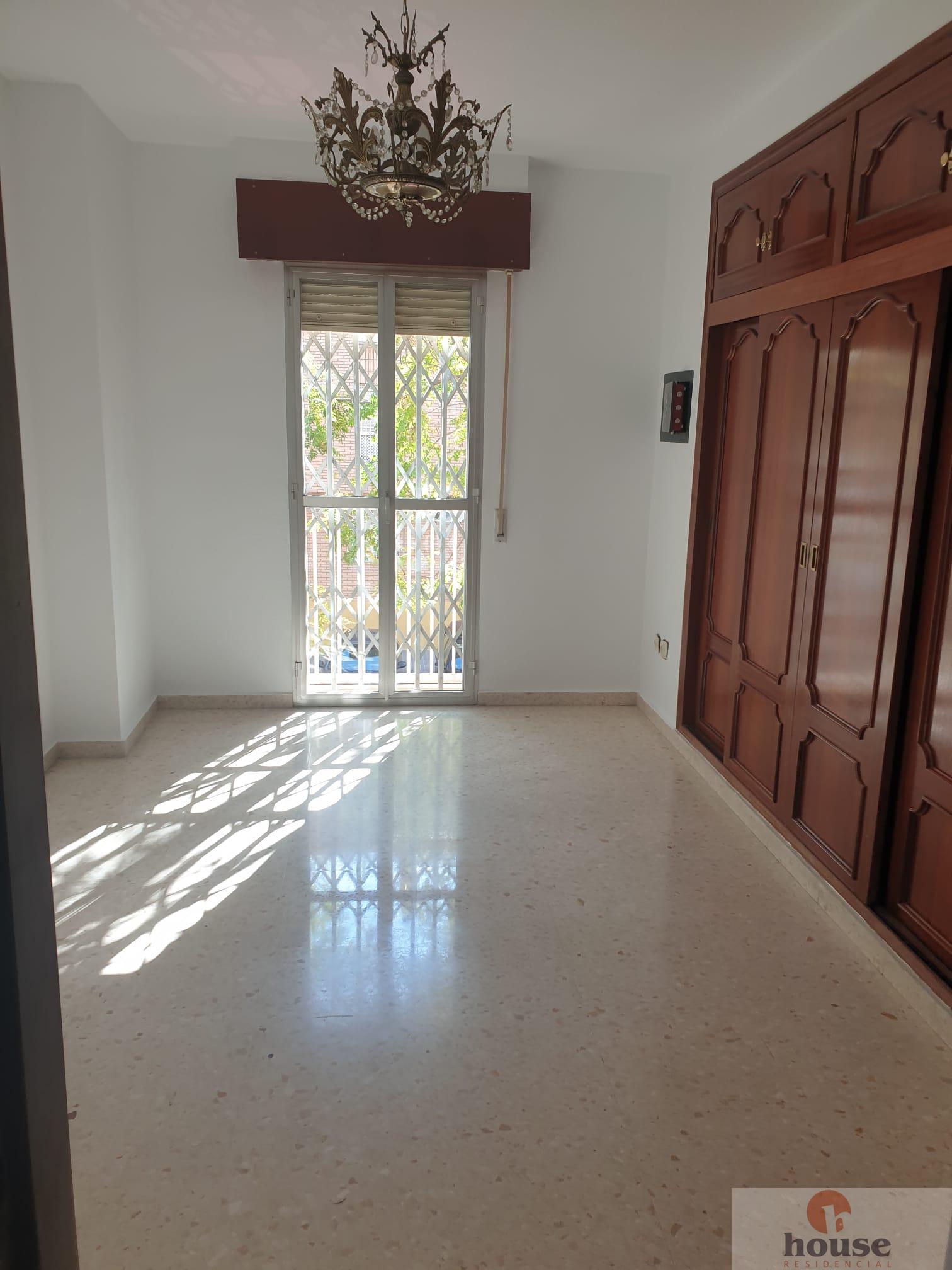 For sale of flat in Córdoba