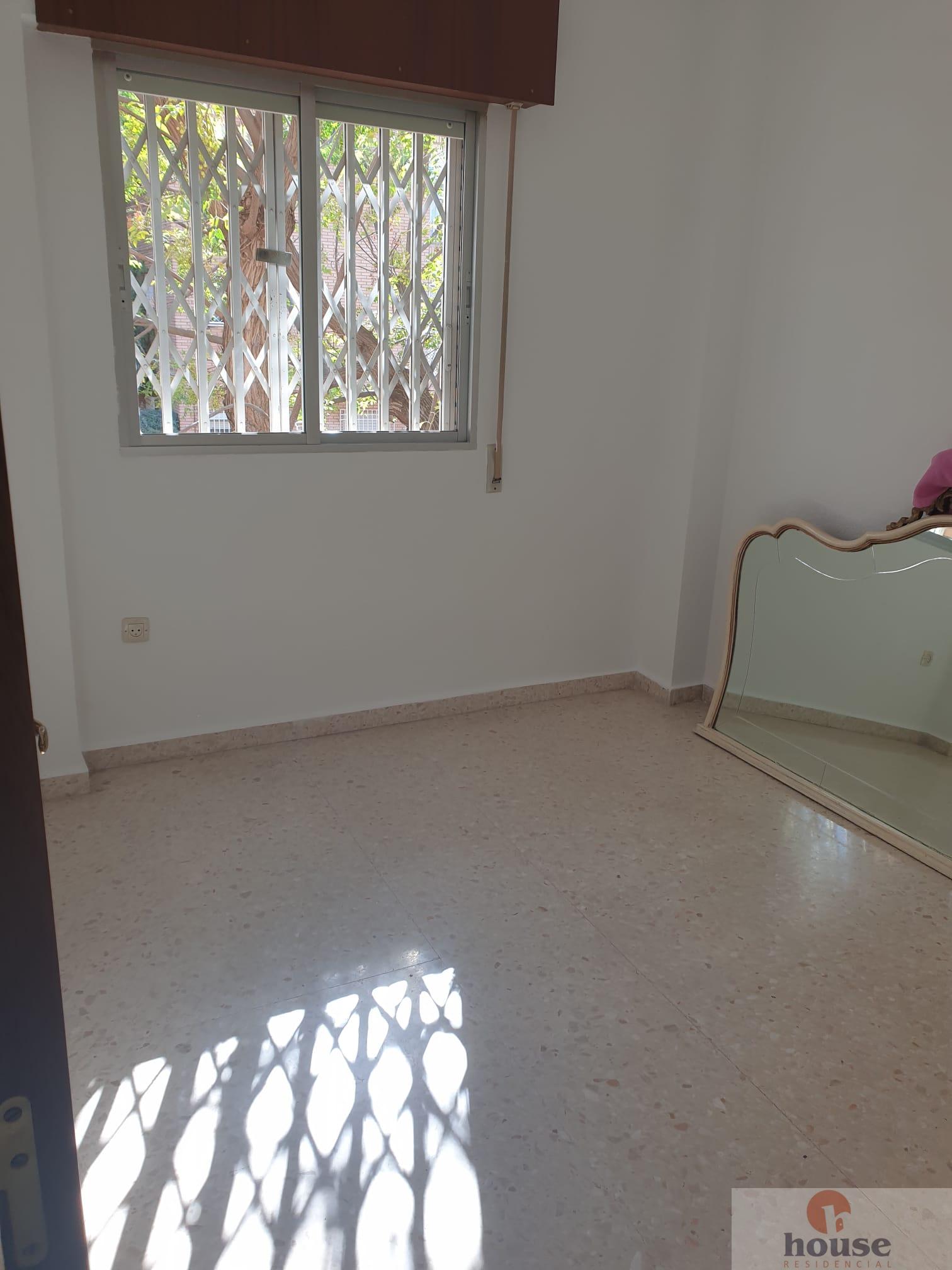 For sale of flat in Córdoba