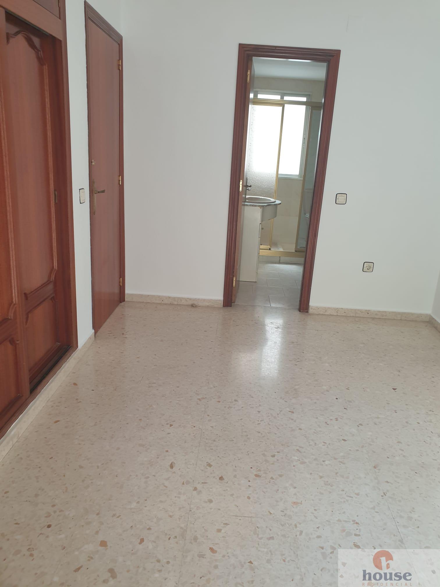 For sale of flat in Córdoba