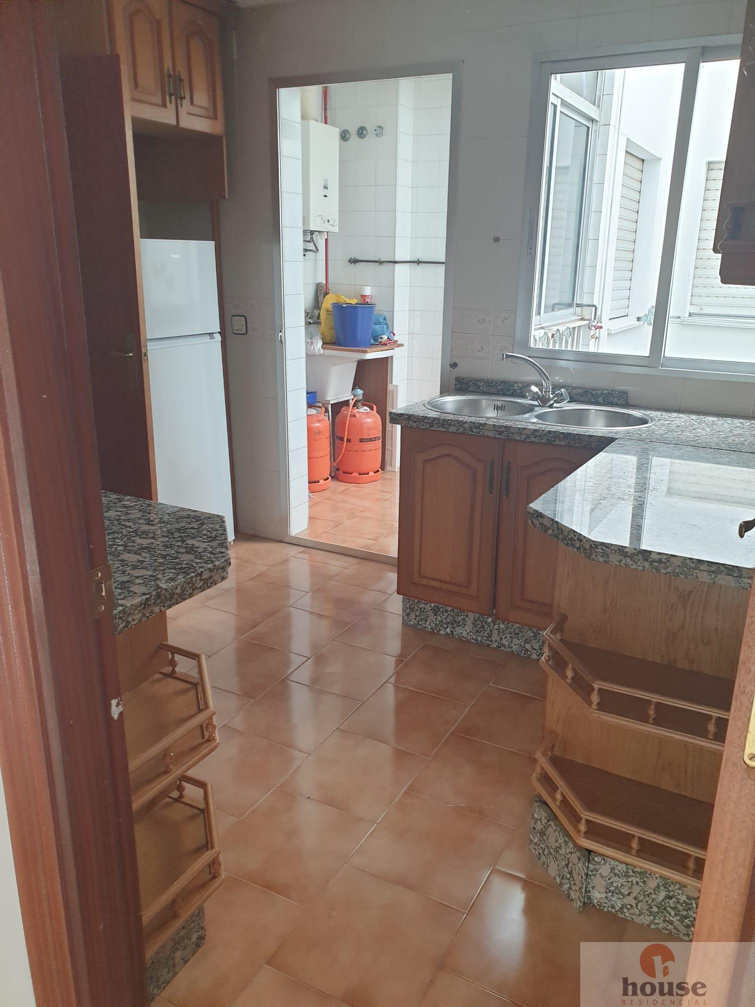 For sale of flat in Córdoba