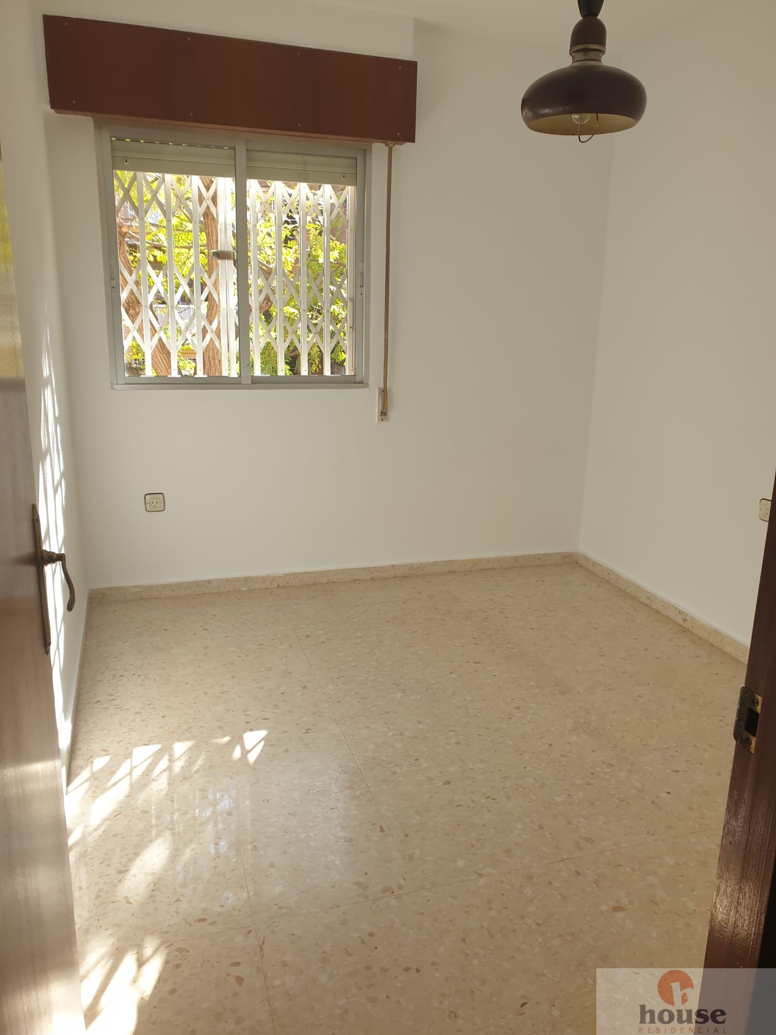 For sale of flat in Córdoba