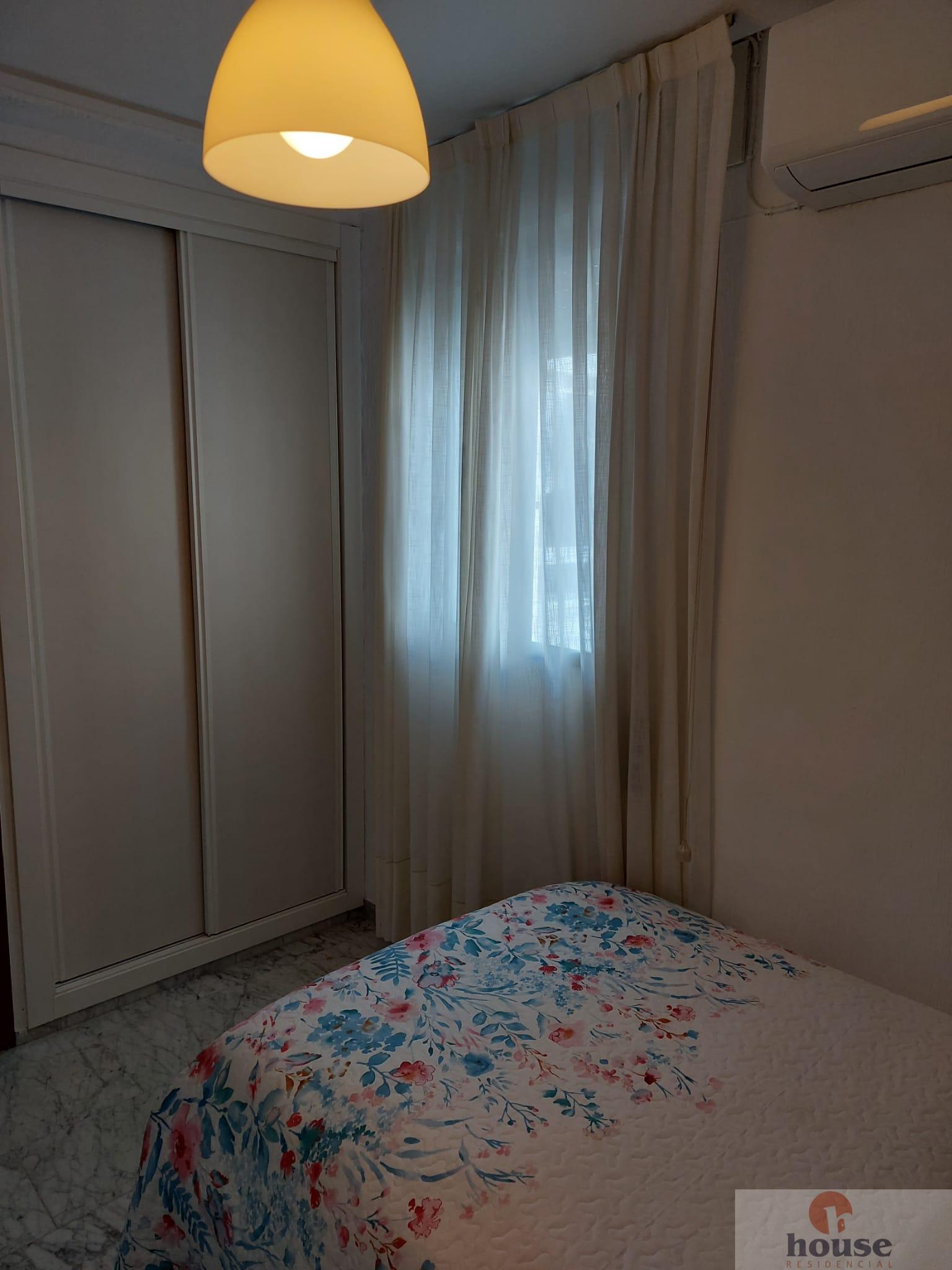 For sale of flat in Córdoba