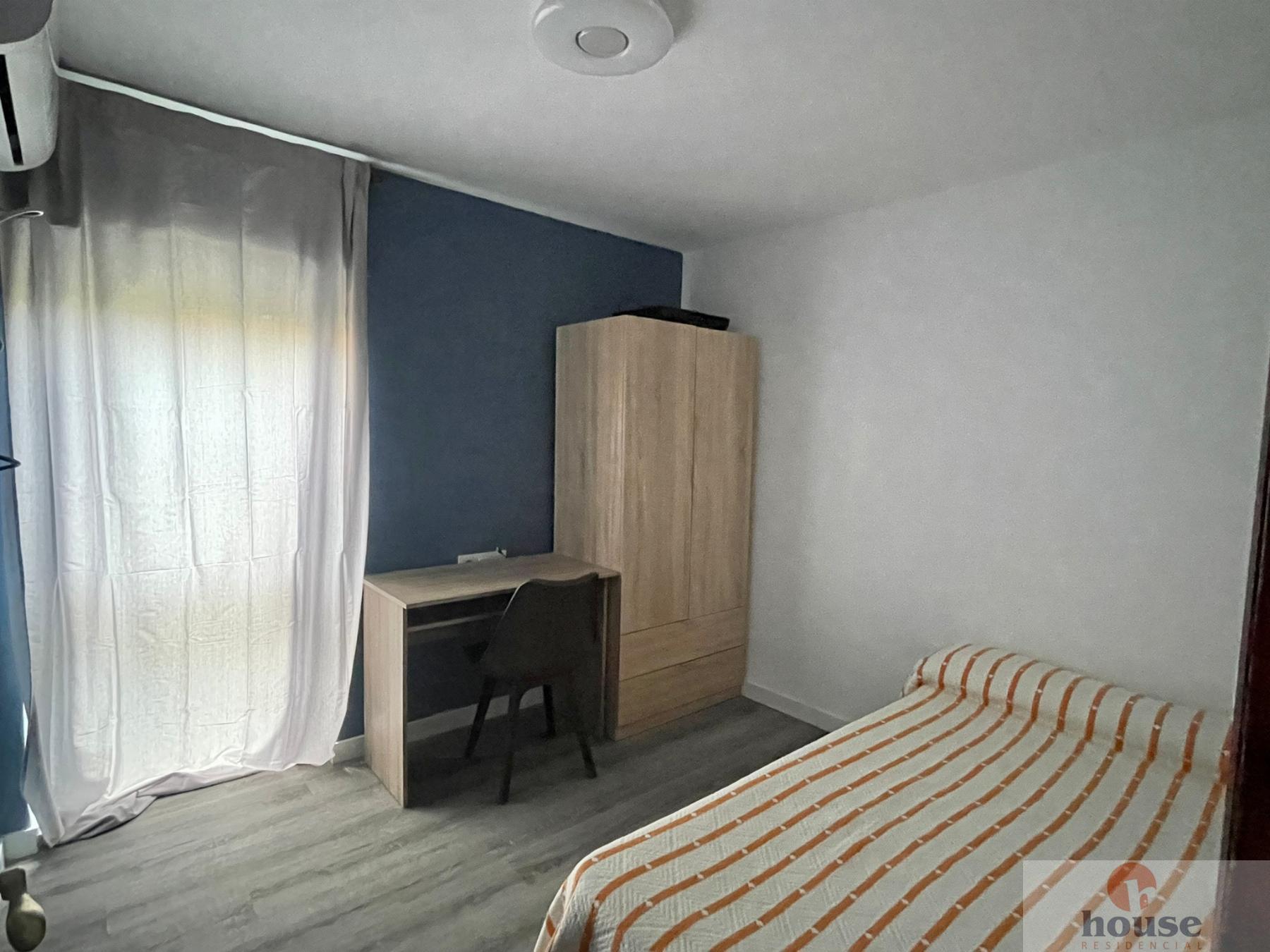 For sale of flat in Córdoba