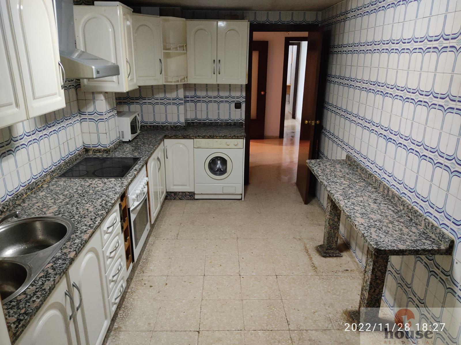 For sale of flat in Córdoba