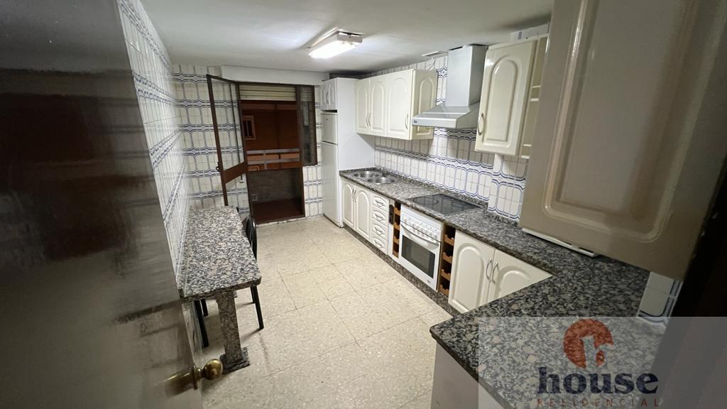 For sale of flat in Córdoba